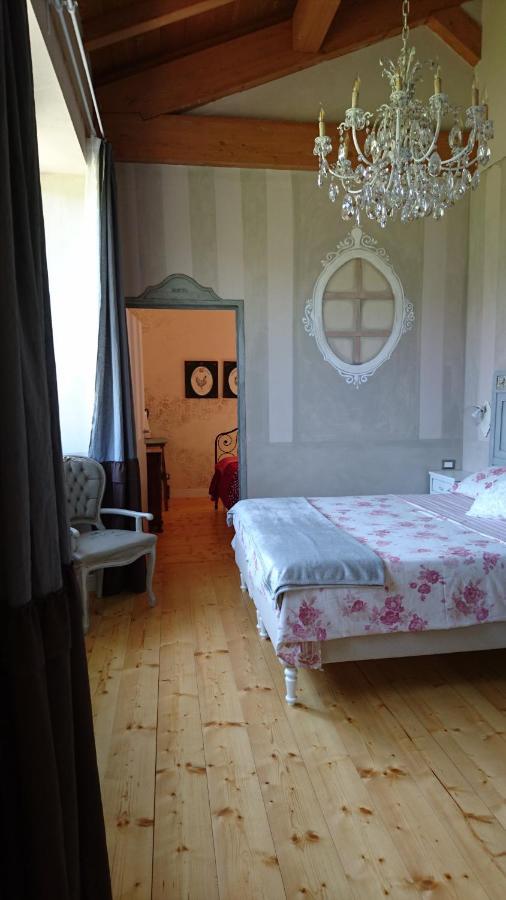 Due Principi E Una Fata Sestola Bagian luar foto