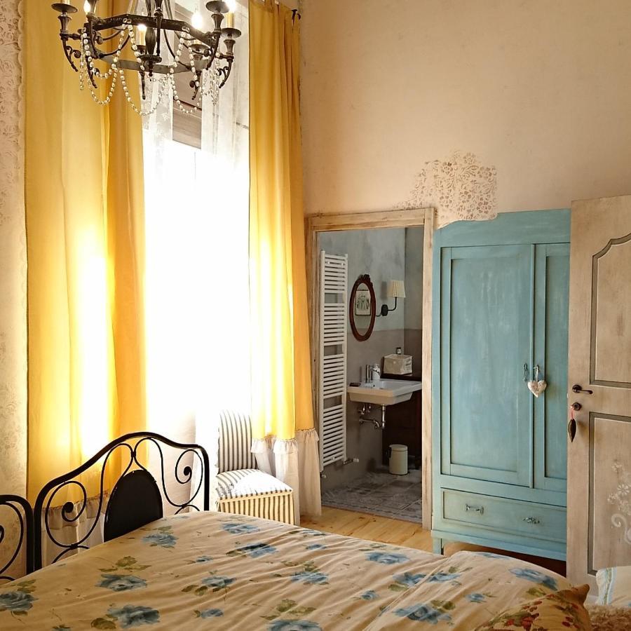 Due Principi E Una Fata Sestola Bagian luar foto